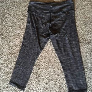 Lululemon size 8 cropped yoga pants